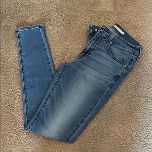 Levi’s Stylish Skinny Jeans for Women
